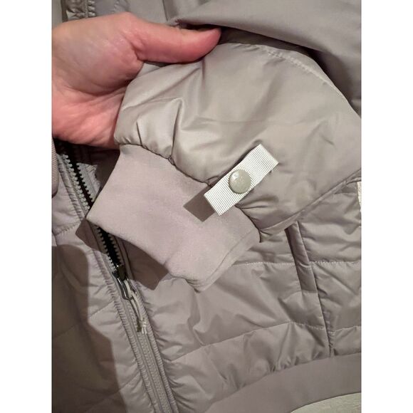 The North Face Women's Quilted Jacket - Size Medium. - Picture 5 of 9